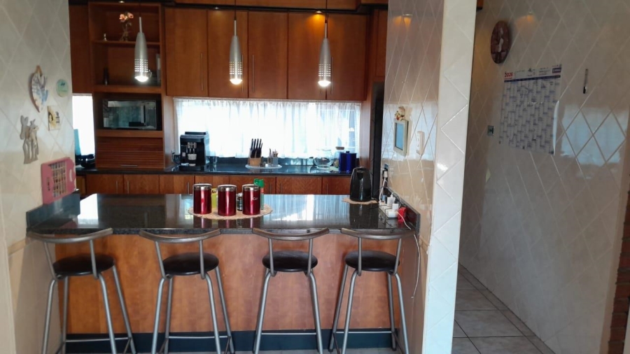 5 Bedroom Property for Sale in Riebeeckstad Free State